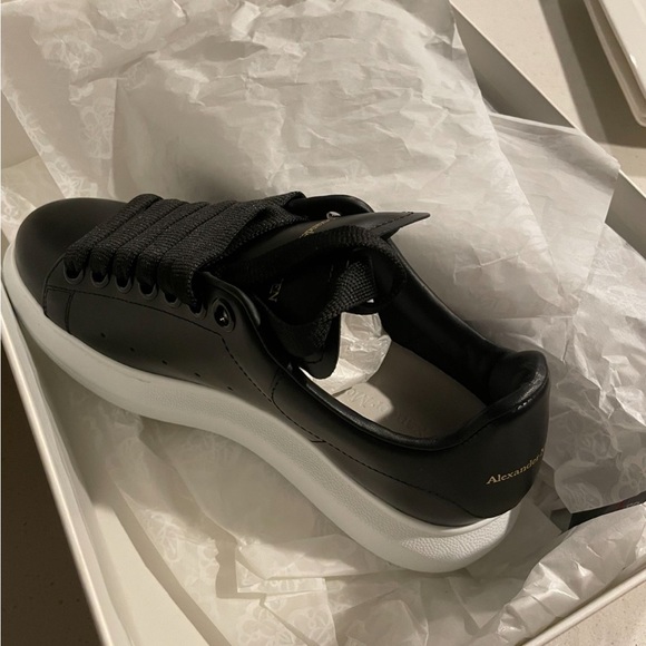 Brandnew Alexander McQueens - Picture 2 of 3